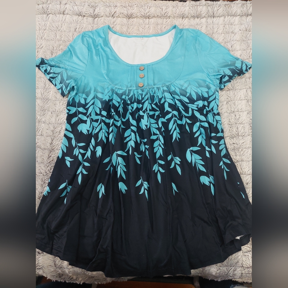 Floral tunic top size medium‎